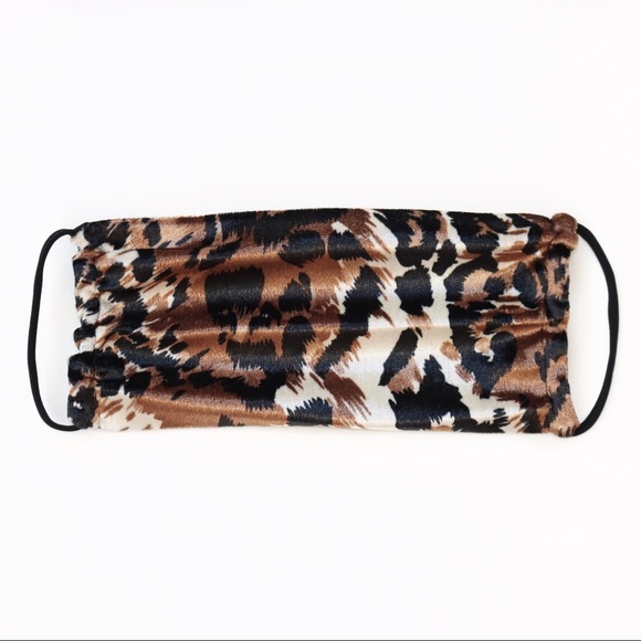 🐆✨ Animal Print Mask With Chain - Picture 2 of 6